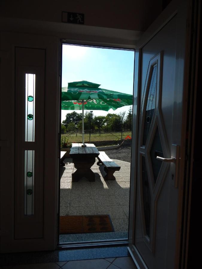 Hostel Ociski Raj Козина Экстерьер фото