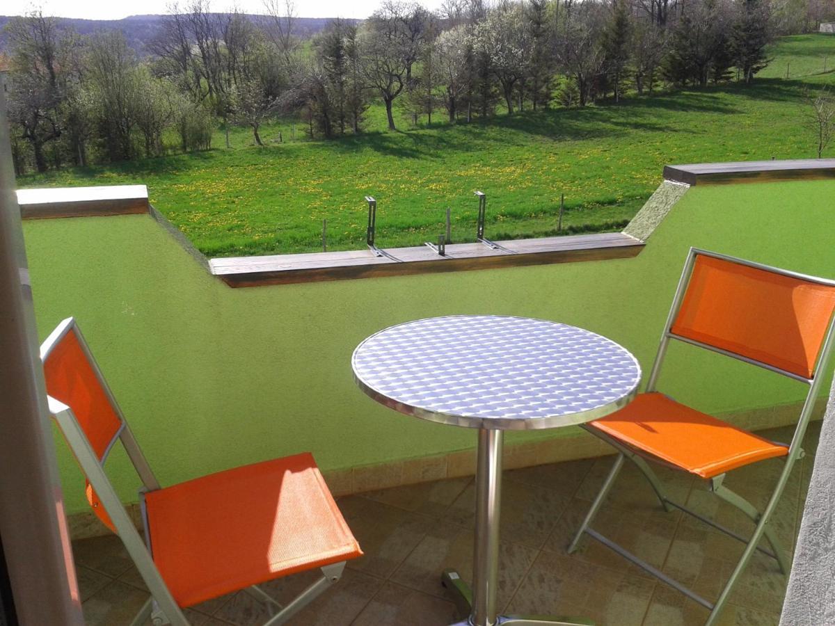 Hostel Ociski Raj Козина Экстерьер фото